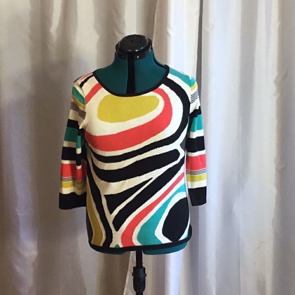 Abstract design lightweight sweater with 3/4 length sleeves in petite medium